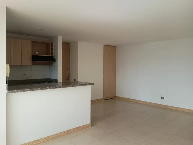 Apartamento de 3 alcobas en arriendo en Loma Del Indio, Medellín, 90 m² · foto 5 de 10