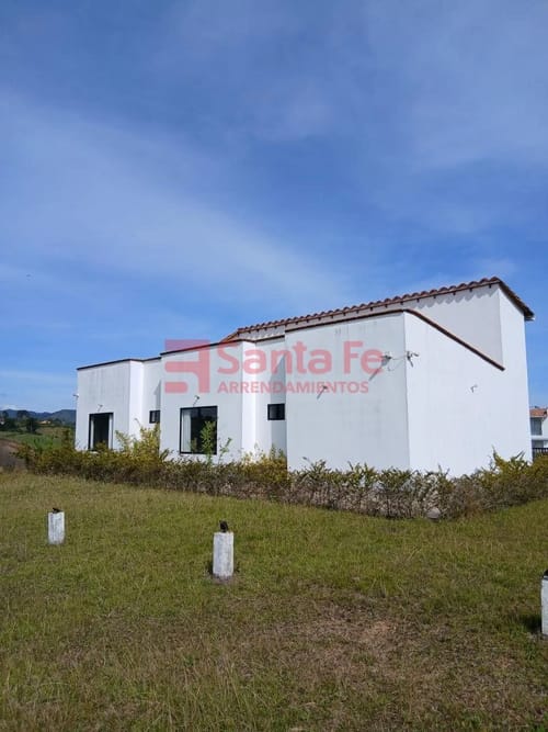 Casa de 3 alcobas en arriendo en Chagualo, Marinilla, 190 m² · foto 3 de 10