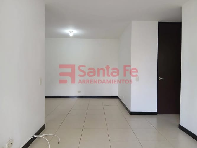 Apartamento de 2 alcobas en arriendo en Loma Del Indio, Medellín, 57 m² · foto 3 de 10