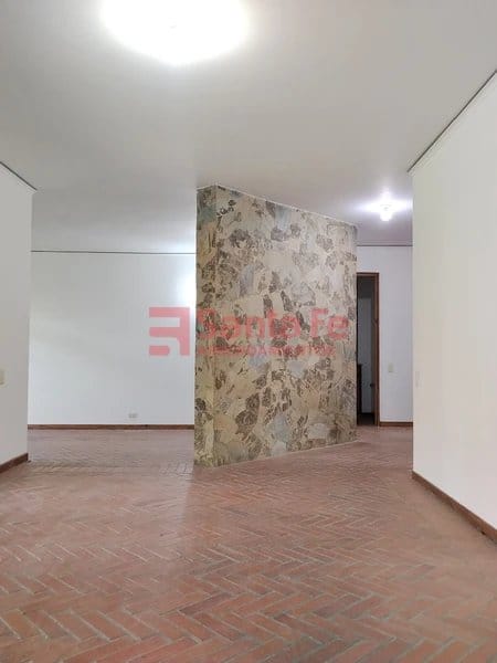 Casa de 5 alcobas en arriendo en Transversal Superior, Medellín, 330 m² · foto 3 de 10