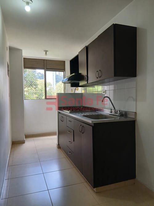 Apartamento de 2 alcobas en arriendo en Loma Del Indio, Medellín, 57 m² · foto 4 de 10
