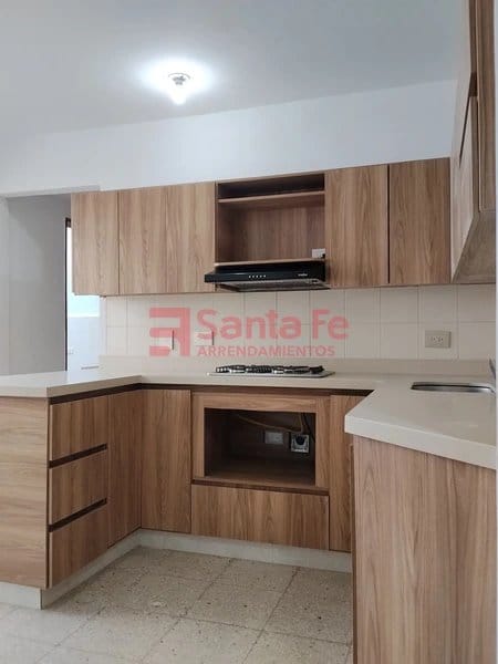Casa de 5 alcobas en arriendo en Transversal Superior, Medellín, 330 m² · foto 5 de 10