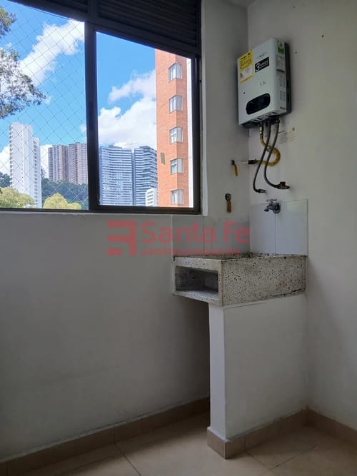 Apartamento de 2 alcobas en arriendo en Loma Del Indio, Medellín, 57 m² · foto 5 de 10