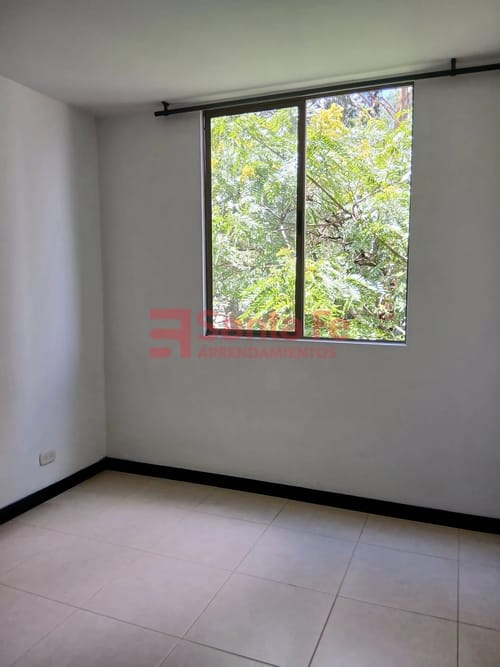 Apartamento de 2 alcobas en arriendo en Loma Del Indio, Medellín, 57 m² · foto 7 de 10