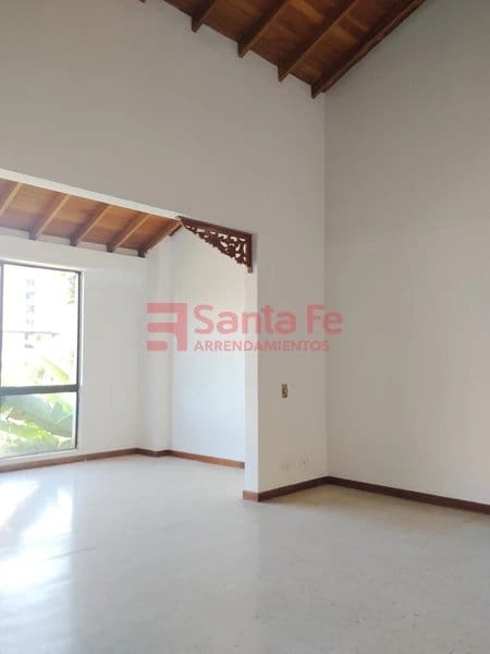 Casa de 5 alcobas en arriendo en Transversal Superior, Medellín, 330 m² · foto 10 de 10