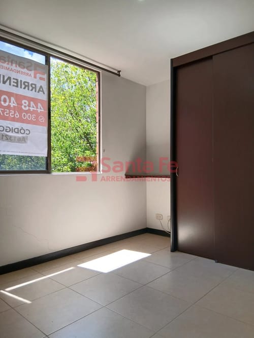 Apartamento de 2 alcobas en arriendo en Loma Del Indio, Medellín, 57 m² · foto 9 de 10