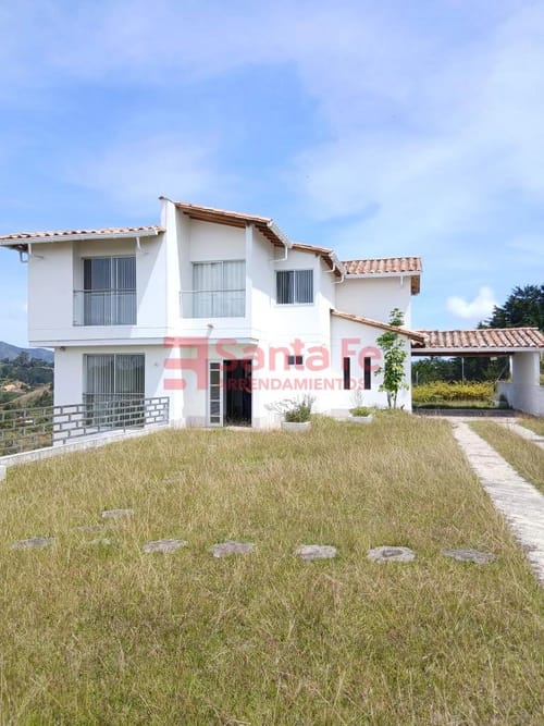 Casa de 3 alcobas en arriendo en Chagualo, Marinilla, 310 m² · foto 3 de 10