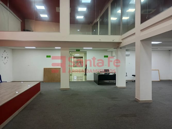 Casa de 20 alcobas en arriendo en Laureles, Medellín, 800 m² · foto 3 de 10
