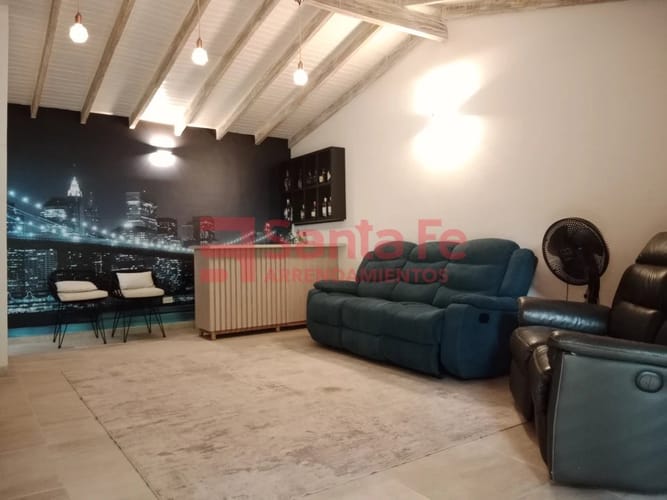 Casa de 4 alcobas en arriendo en La Visitación, Medellín, 340 m² · foto 3 de 10
