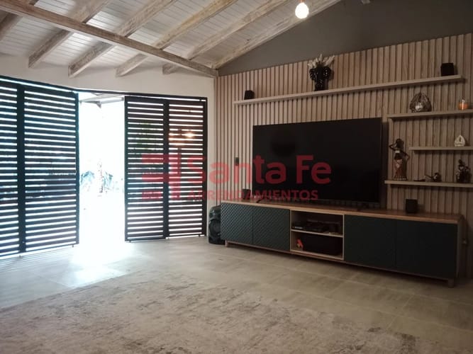 Casa de 4 alcobas en arriendo en La Visitación, Medellín, 340 m² · foto 4 de 10