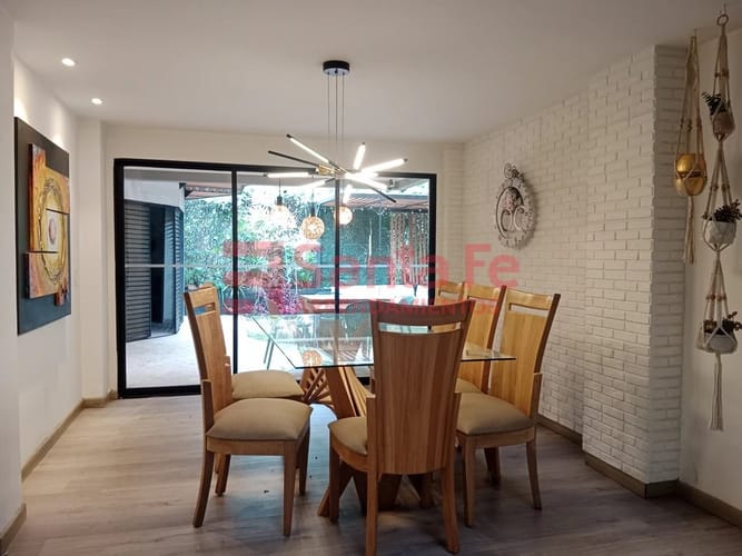 Casa de 4 alcobas en arriendo en La Visitación, Medellín, 340 m² · foto 5 de 10
