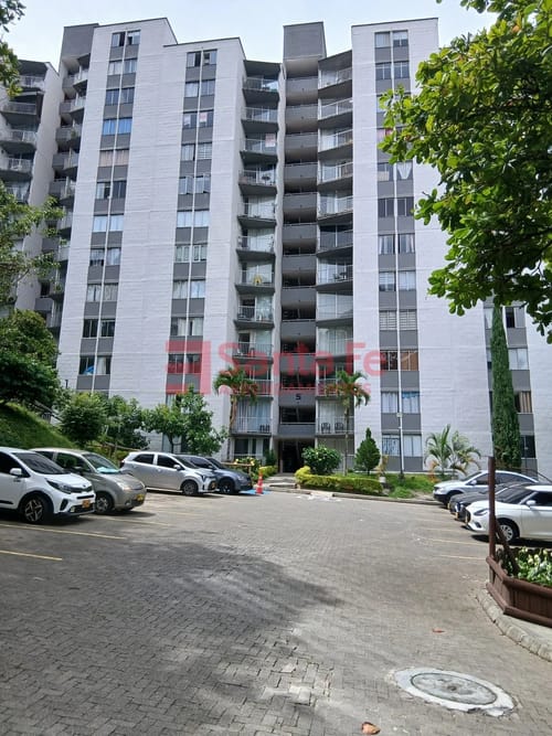 Apartamento de 2 alcobas en arriendo en Loma Del Indio, Medellín, 52 m² · foto 2 de 10