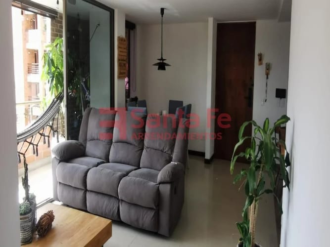 Apartamento de 3 alcobas en arriendo en Asomadera No.2, Medellín, 104 m² · foto 2 de 10