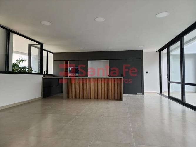 Apartamento de 4 alcobas en arriendo en El Tesoro, Medellín, 230 m² · foto 2 de 10