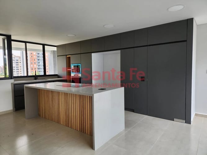 Apartamento de 4 alcobas en arriendo en El Tesoro, Medellín, 230 m² · foto 4 de 10