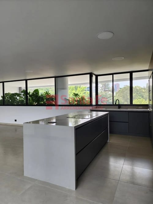 Apartamento de 4 alcobas en arriendo en El Tesoro, Medellín, 230 m² · foto 5 de 10