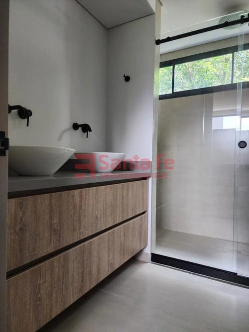 Apartamento de 4 alcobas en arriendo en El Tesoro, Medellín, 230 m² · foto 8 de 10