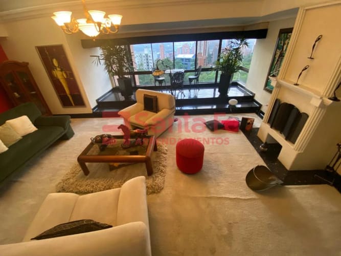 Apartamento de 4 alcobas en arriendo en Las Lomas No.2, Medellín, 240 m² · foto 8 de 10