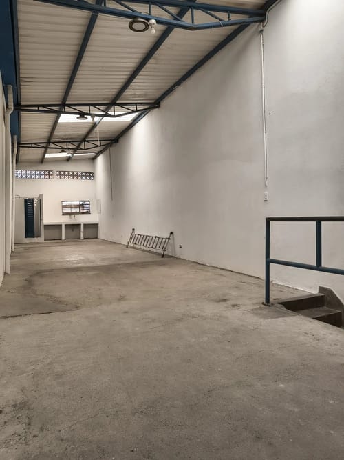 Bodega en arriendo en Naranjal, Medellín, 98 m² · foto 2 de 5