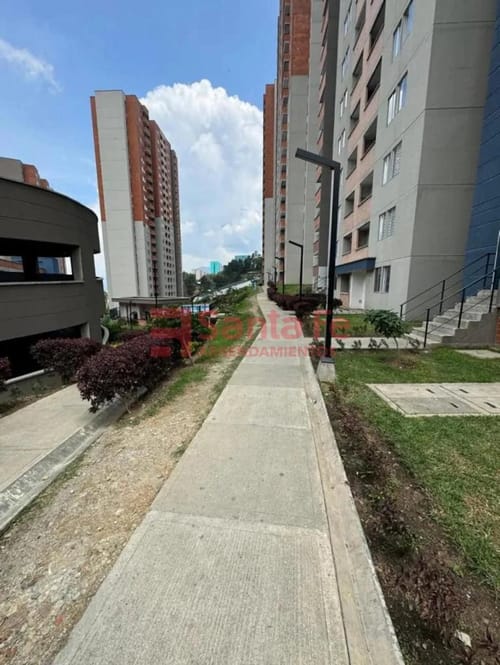 Apartamento de 1 alcoba en arriendo en Pajarito, Medellín, 45 m² · foto 2 de 10