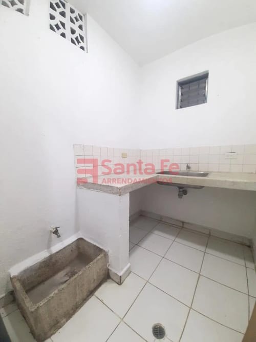 Bodega en arriendo en Perpetuo Socorro, Medellín, 140 m² · foto 3 de 10