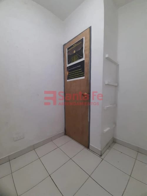 Bodega en arriendo en Perpetuo Socorro, Medellín, 140 m² · foto 7 de 10