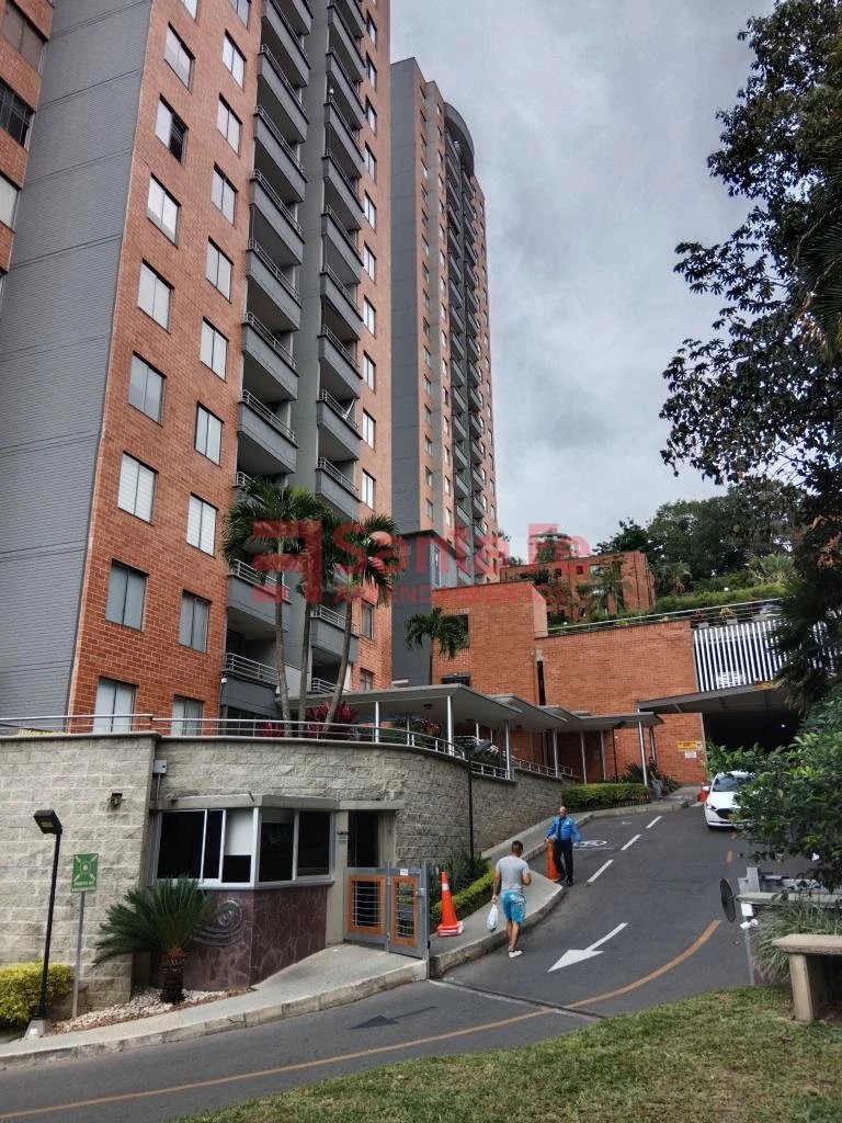 Apartamento en arriendo en El Tesoro, Medellín · foto 2 de 10