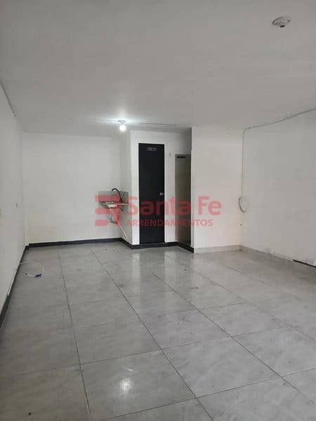 Local en arriendo en Jesus Nazareno, Medellín, 24 m² · foto 2 de 5
