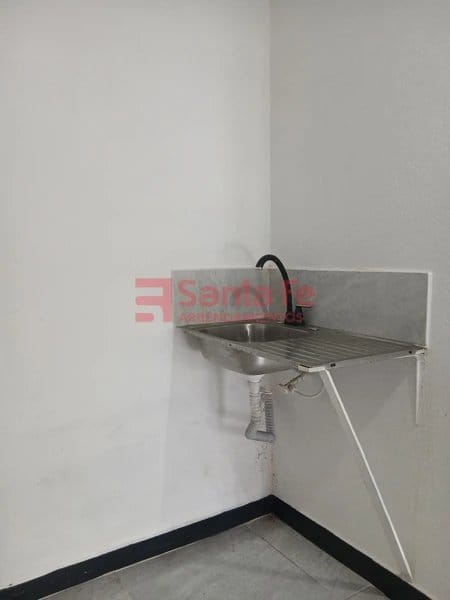 Local en arriendo en Jesus Nazareno, Medellín, 24 m² · foto 3 de 5