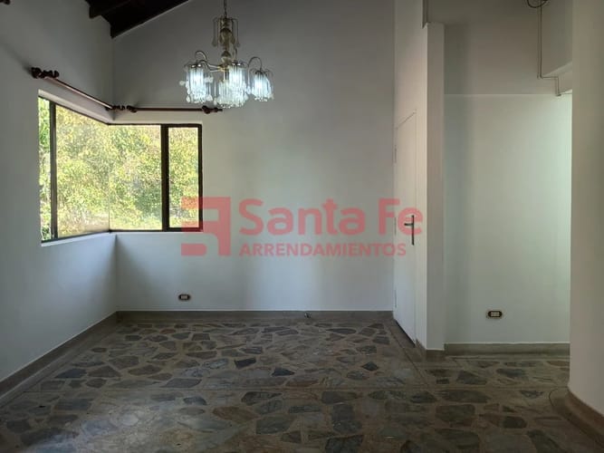 Apartamento de 3 alcobas en arriendo en Santa Teresita, Medellín, 85 m² · foto 4 de 10