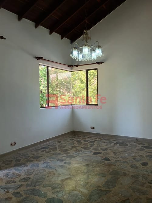 Apartamento de 3 alcobas en arriendo en Santa Teresita, Medellín, 85 m² · foto 5 de 10
