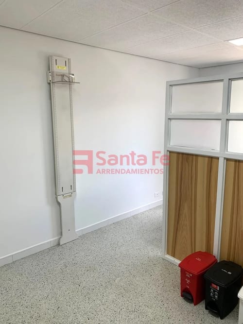 Oficina en arriendo en Patio Bonito, Medellín, 30 m² · foto 9 de 10