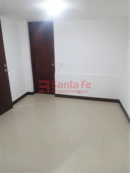 Apartamento de 2 alcobas en arriendo en Los Naranjos, Medellín, 55 m² · foto 3 de 10