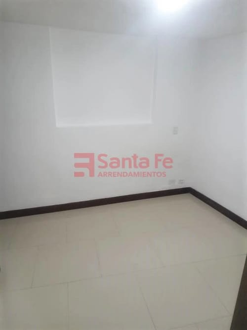 Apartamento de 2 alcobas en arriendo en Los Naranjos, Medellín, 55 m² · foto 9 de 10