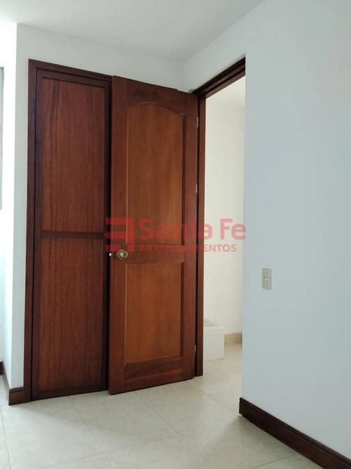 Apartamento de 5 alcobas en arriendo en Las Palmas, Medellín, 240 m² · foto 6 de 10