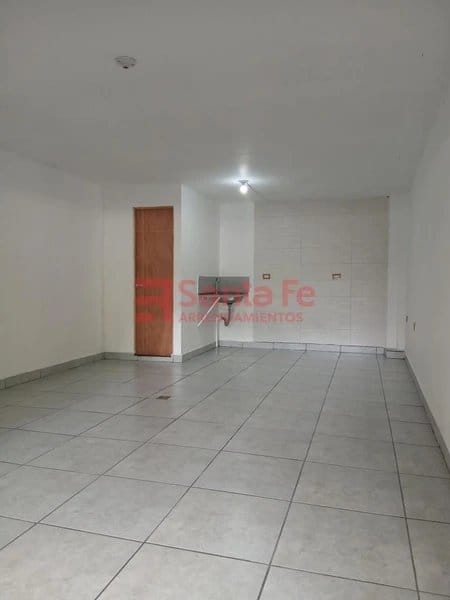 Local en arriendo en Jesus Nazareno, Medellín, 21 m² · foto 2 de 5