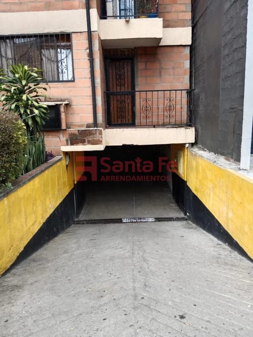 Local en arriendo en Veinte De Julio, Medellín, 600 m² · foto 2 de 10
