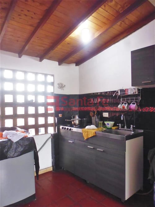 Casa de 14 alcobas en arriendo en Prado, Medellín, 370 m² · foto 3 de 10