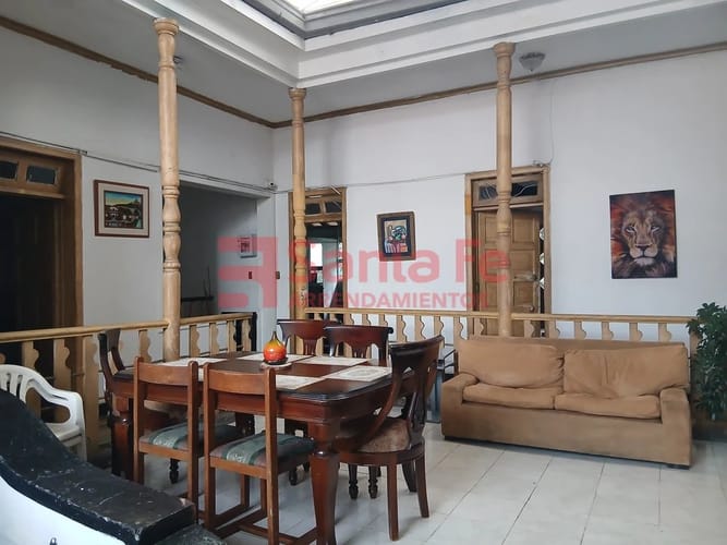 Casa de 19 alcobas en arriendo en Prado, Medellín, 500 m² · foto 2 de 10