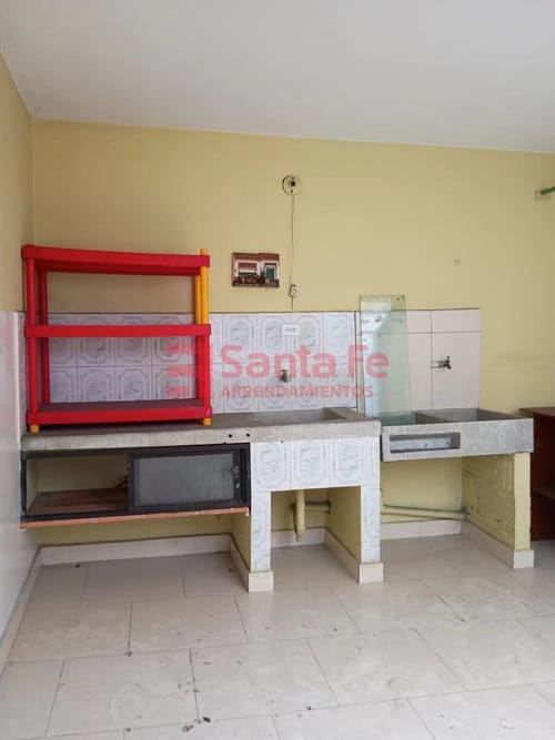 Casa de 9 alcobas en arriendo en Villa Nueva, Medellín, 450 m² · foto 4 de 10