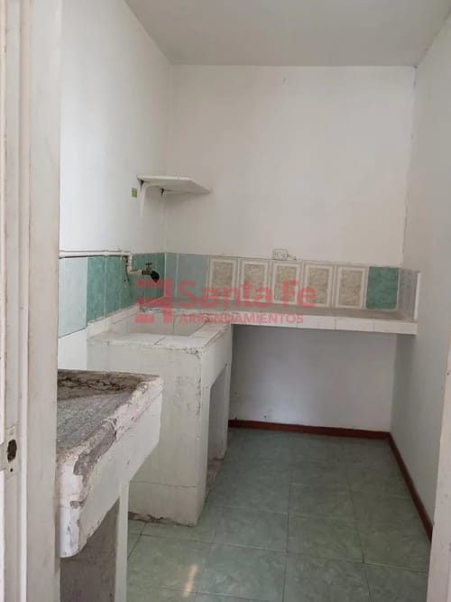 Casa de 9 alcobas en arriendo en Villa Nueva, Medellín, 450 m² · foto 8 de 10