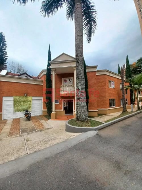 Casa de 3 alcobas en arriendo en Lagos De La Doctora, Sabaneta, 250 m² · foto 2 de 10