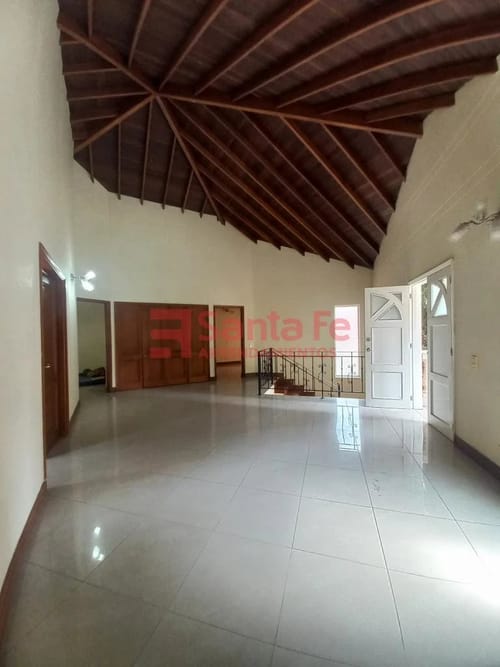 Casa de 3 alcobas en arriendo en Lagos De La Doctora, Sabaneta, 250 m² · foto 6 de 10