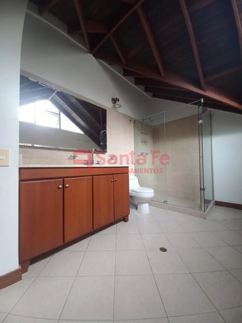 Casa de 3 alcobas en arriendo en Lagos De La Doctora, Sabaneta, 250 m² · foto 9 de 10