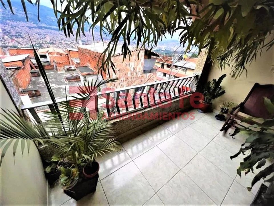 Apartamento en venta en El Castillo, Medellín · foto 2 de 10
