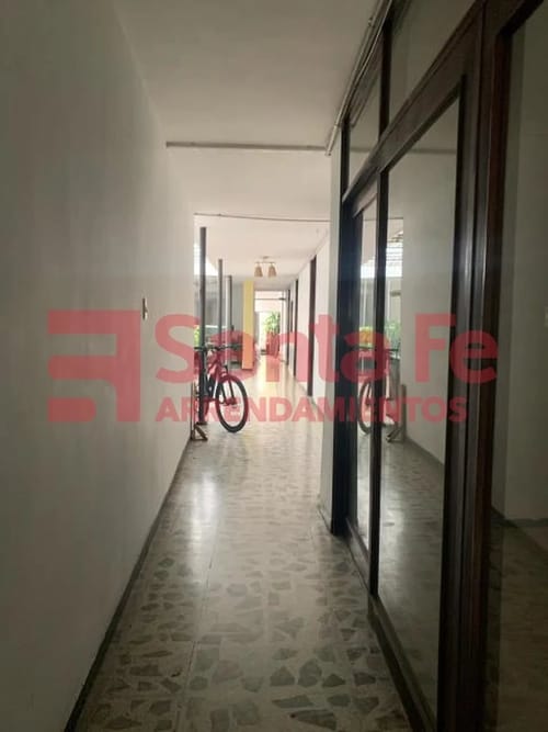 Casa de 5 alcobas en venta en Boston, Medellín, 298 m² · foto 5 de 10
