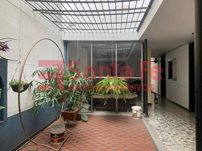 Casa de 5 alcobas en venta en Boston, Medellín, 298 m² · foto 6 de 10