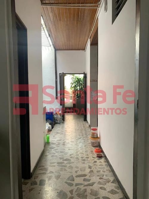 Casa de 5 alcobas en venta en Boston, Medellín, 298 m² · foto 7 de 10