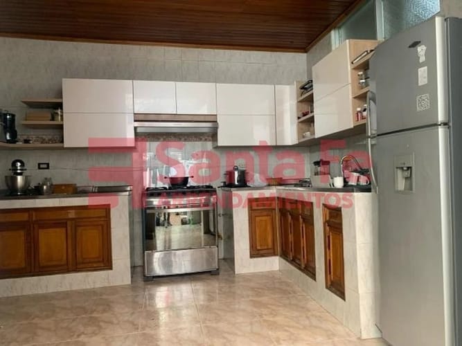 Casa de 5 alcobas en venta en Boston, Medellín, 298 m² · foto 9 de 10