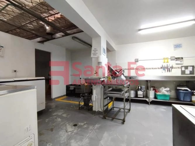 Casa de 6 alcobas en venta en Boston, Medellín, 270 m² · foto 6 de 10